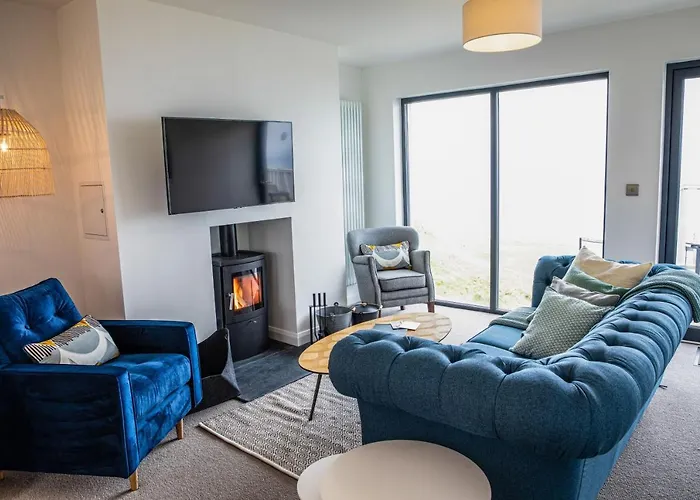 2 Bed Penthouse Apartment - 10 Plas