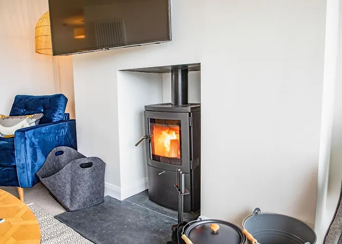 2 Bed Penthouse Apartment - 10 Plas